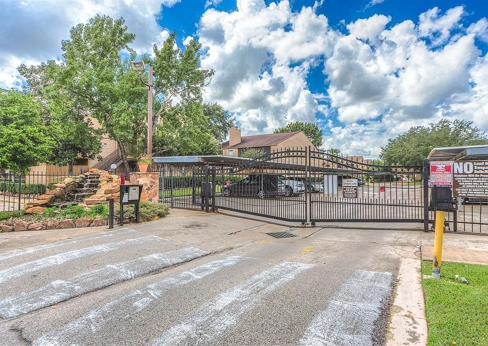 1st image of 10555 Turtlewood Ct Unit 1705