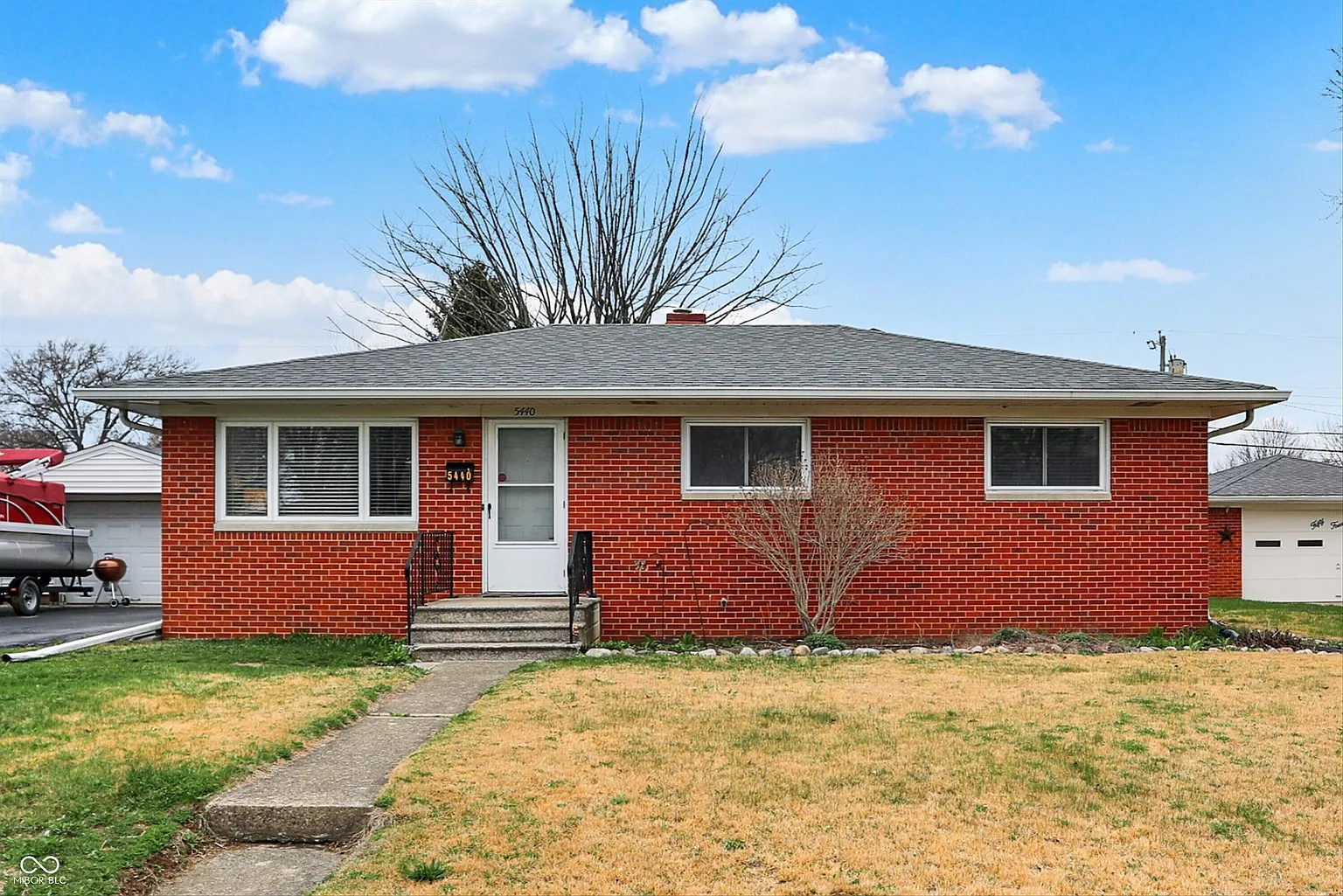 5440 Maplewood Dr photo 1