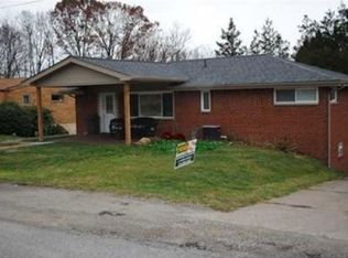 28 Magee Dr, Jeannette, PA