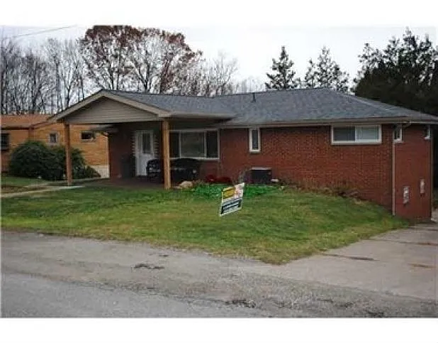 28 Magee Dr photo 1