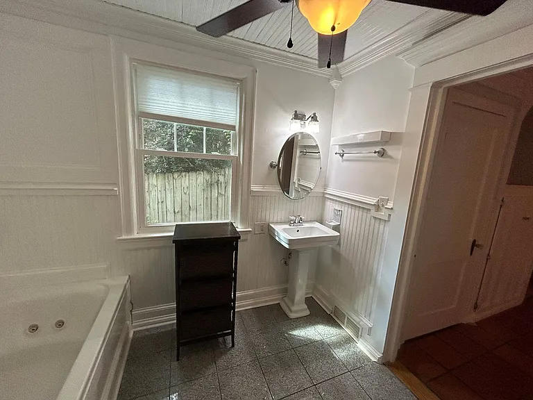 2461 Lyndhurst Ave — Photo 94