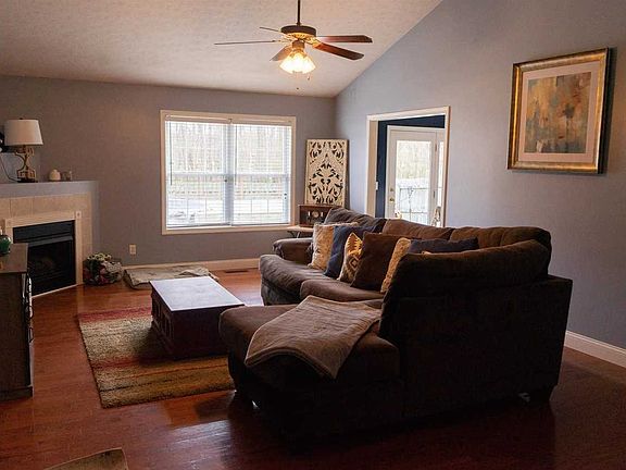 3rd image of 601 Riecken Dr