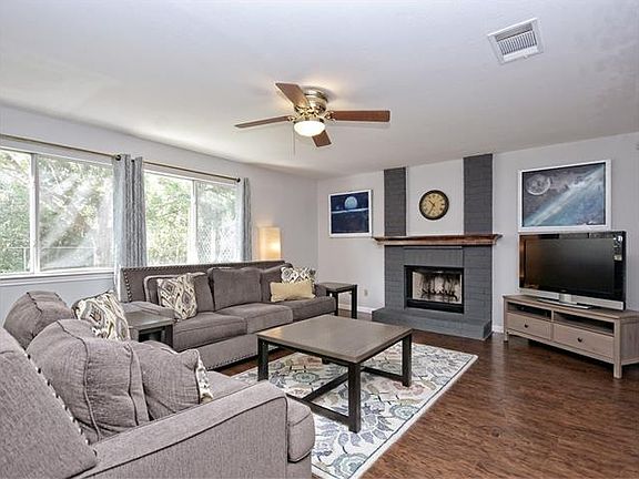 3rd image of 1011 Cedar Falls St