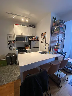 Rented by Bond New York | media 9