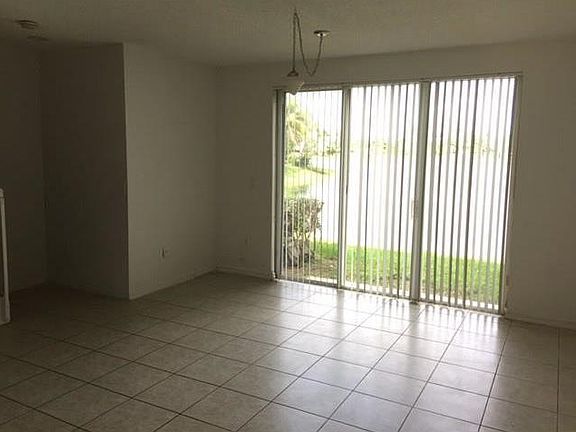4th image of 2375 NE 42nd Ave #2375