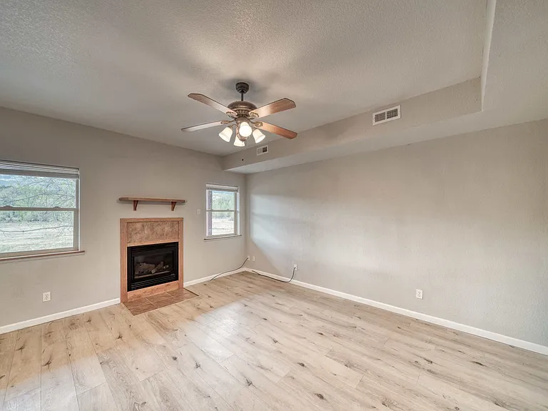 105 M And M Ln #2B — Photo 10