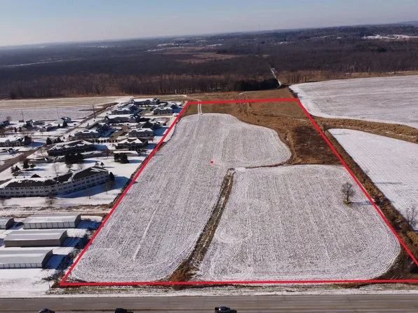 Shawano St, New London, WI 54961