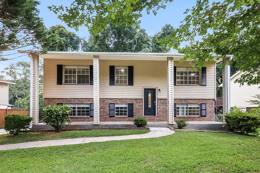 3 bed, 2.0 bath, 1980 sqft, $1,780 — Photo 1
