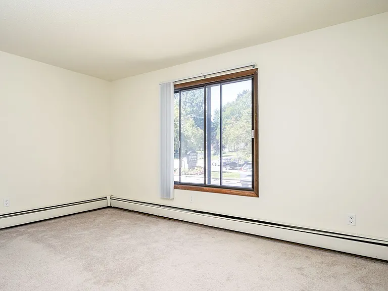 Xerxes Manor Apartments — Photo 29