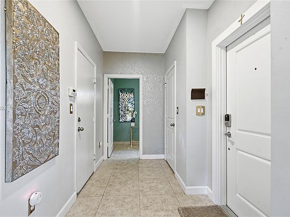 3rd image of 324 NE 194th Ln