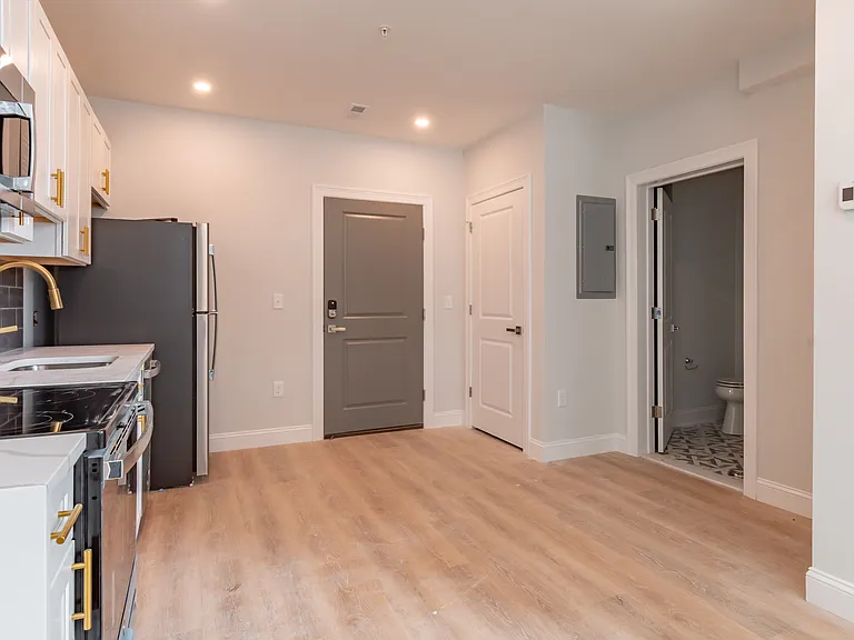146 Main St #101 — Photo 3