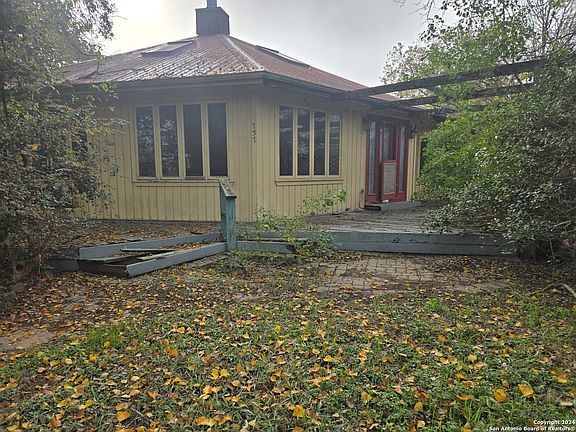 2nd image of 757 CALDWELL ST