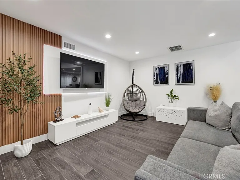 8746 Ruffner Ave — Photo 4