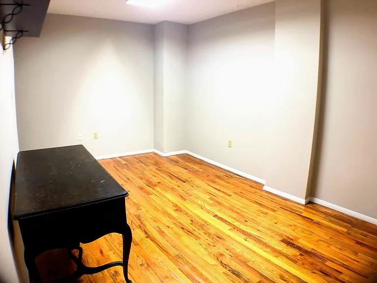 310 W Potomac St #8 — Photo 7