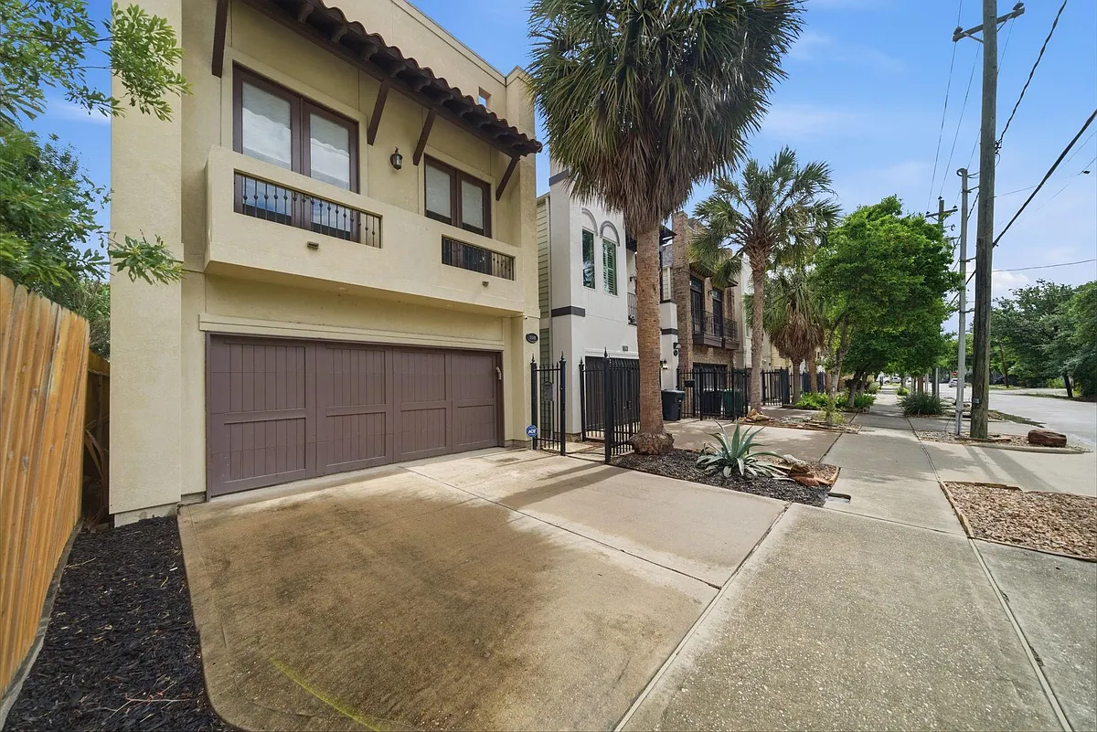 Building Photo - 5524 Larkin St #B