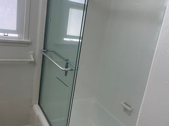 3rd image of 6320 Whitsett Ave #7