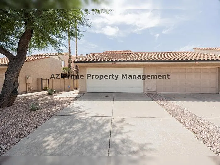 1650 N Ventura Ln — Photo 2