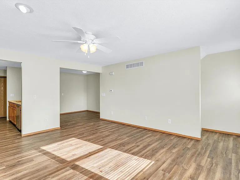 2735 Rainbow Ave — Photo 6