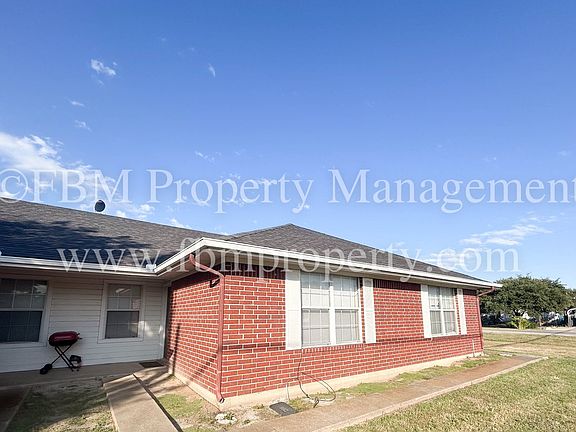4th image of 302 N Dallas St #C