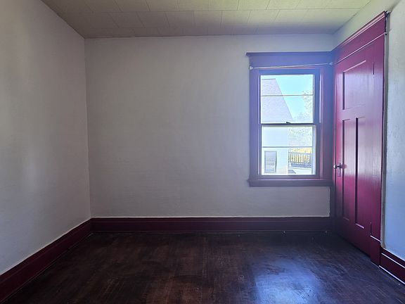 4th image of 656 E Ferry St #2