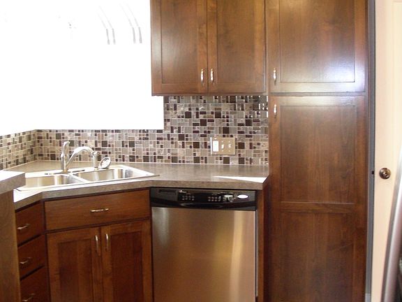 5th image of 212 E 20th St