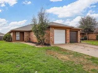 6710 S Creek Dr, Fort Worth, TX 76133