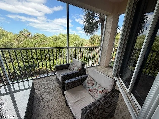 2 bed, 2.0 bath, 1067 sqft, $6,300 — Photo 2