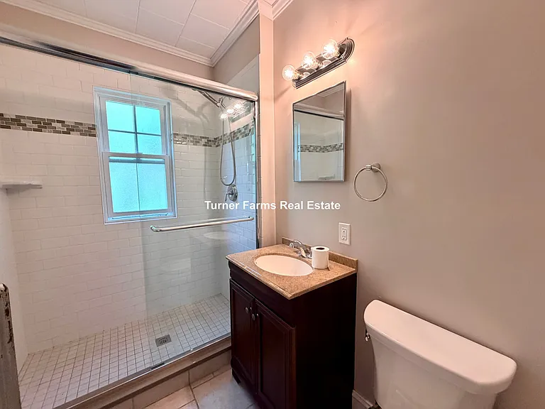 158 W Adams St — Photo 5