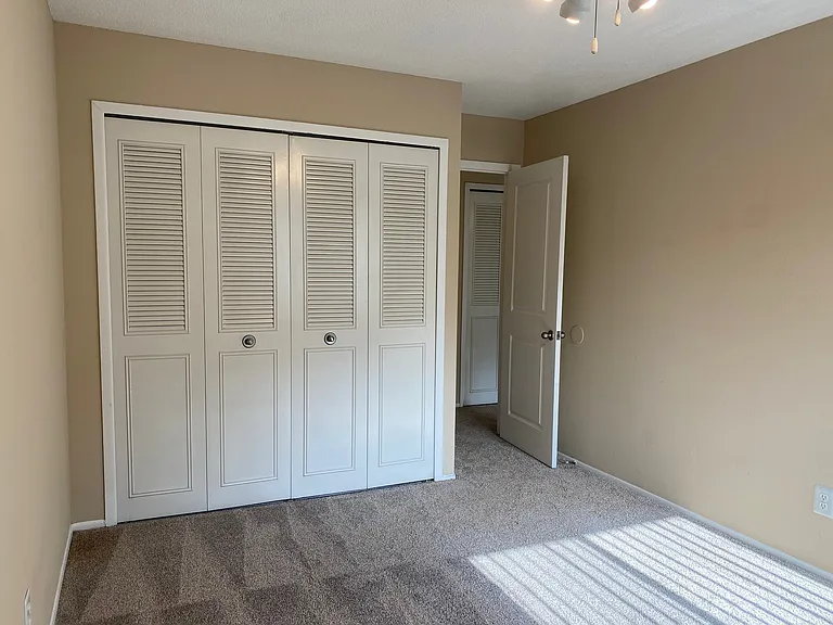 Rochester Square Apartments — Photo 27