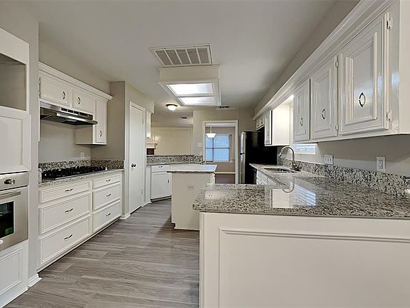 5th image of 3209 Lee Cir