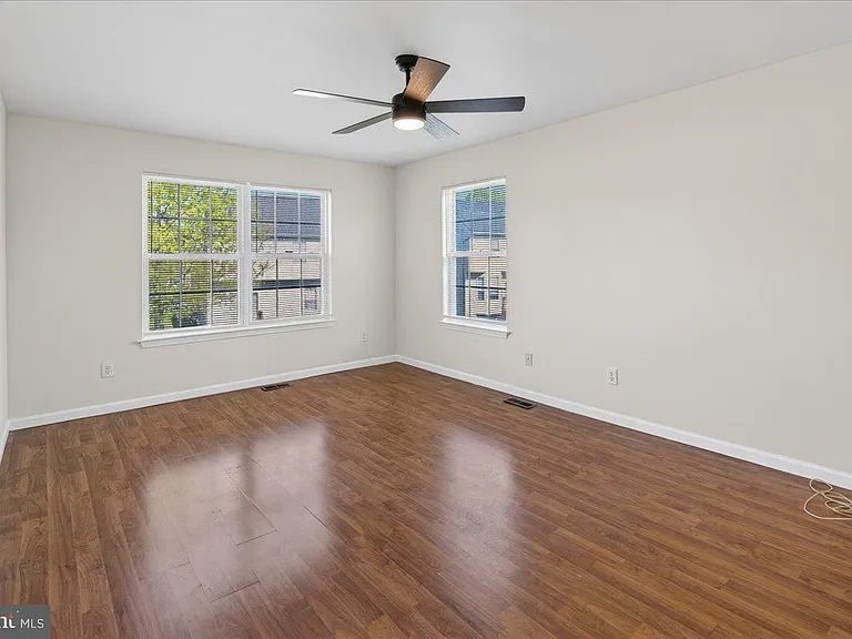 313 Fountayne Ln — Photo 23