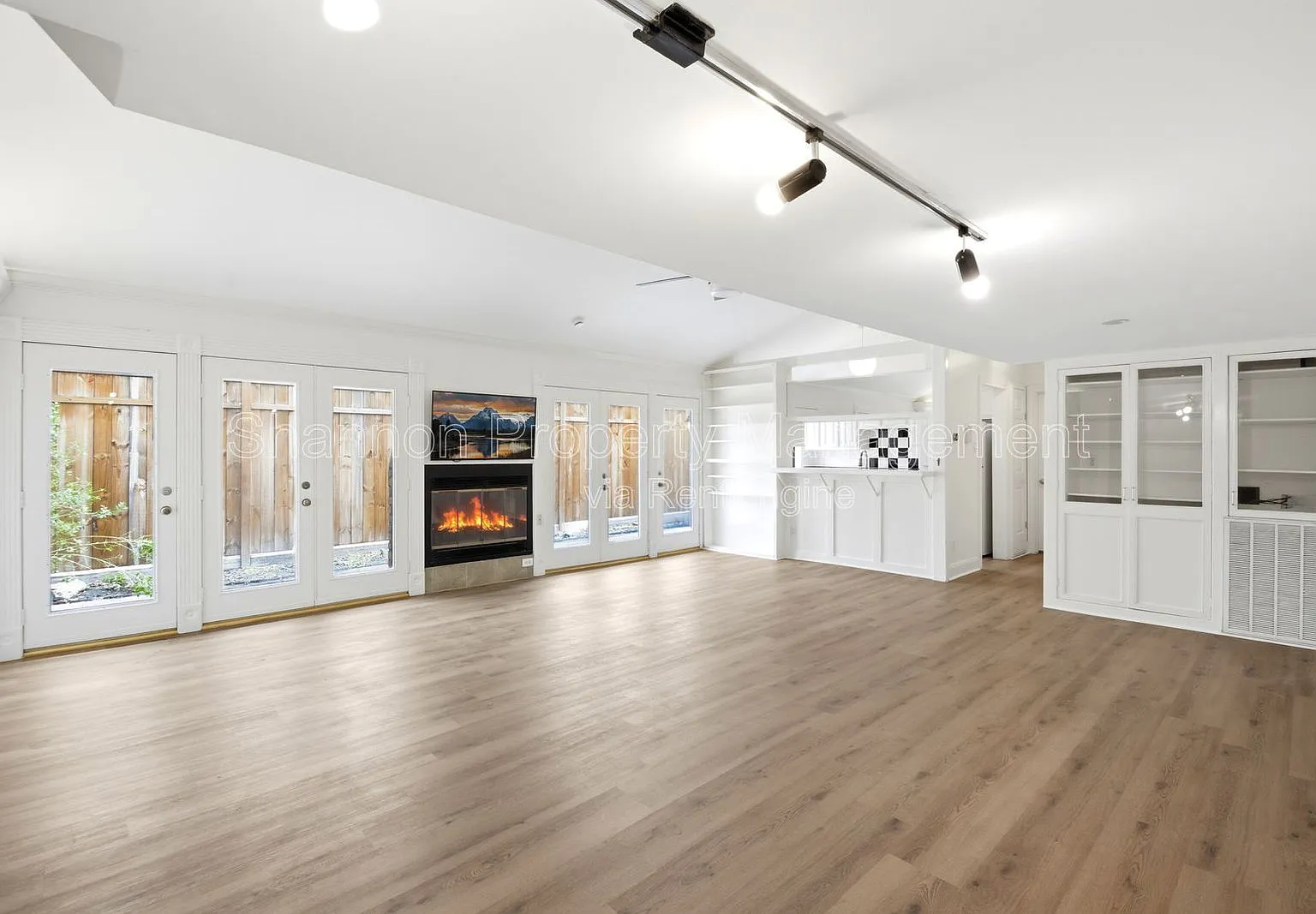 3 bed, 2.0 bath, 1920 sqft, $3,100 — Photo 3