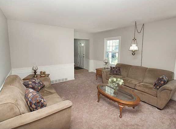 5th image of 800 Oak Knoll Dr
