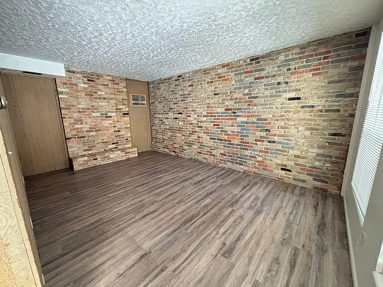1165 Edgewood Dr — Photo 37