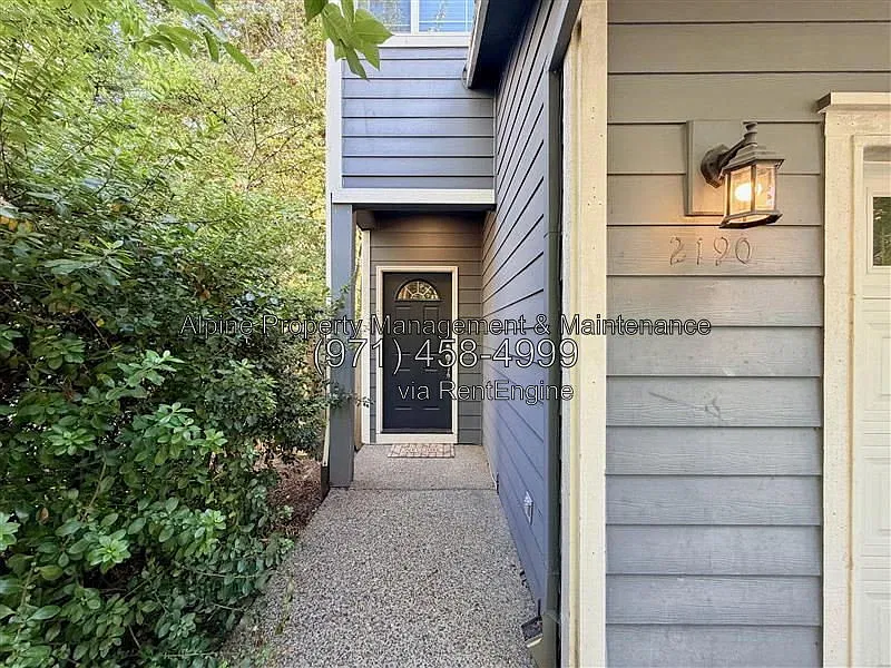 3 bed, 2.5 bath, 1376 sqft, $2,495 — Photo 2