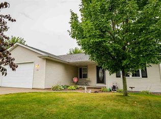 1552 Dalebrook Dr, Neenah, WI 54956