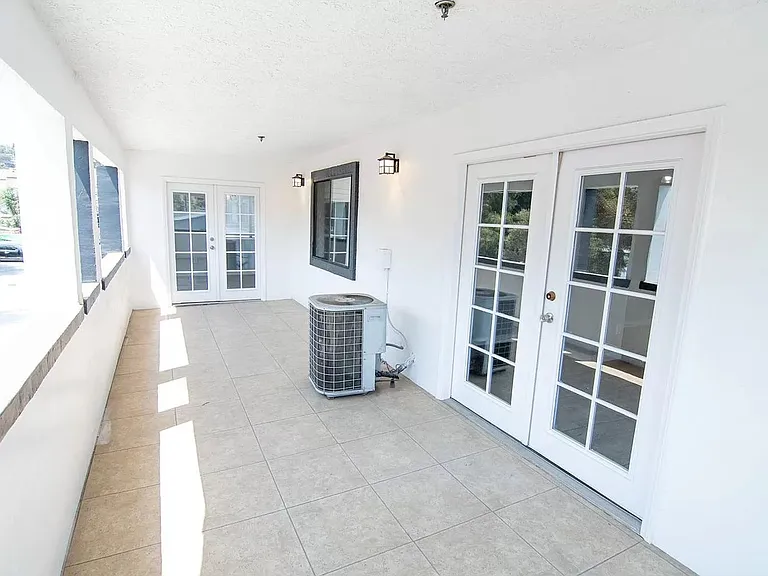 Oasis Apartments — Photo 41