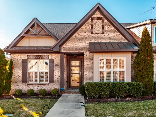 1130 S McMahan Dr, Gallatin, TN 37066