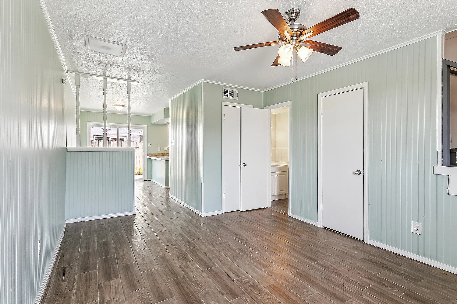 2 bed, 1.5 bath, 1020 sqft, $1,150 — Photo 4
