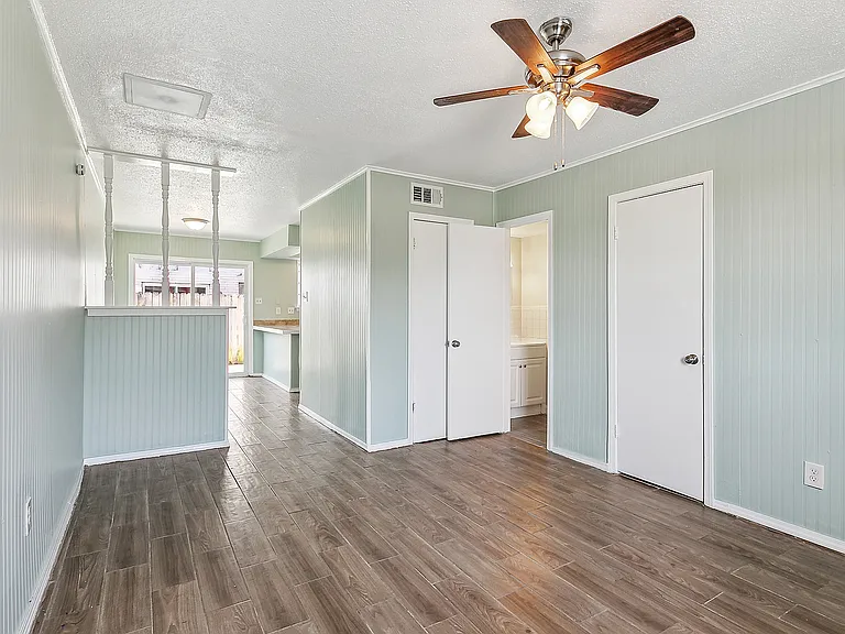 1049 Tallow Tree Ln #8 — Photo 4