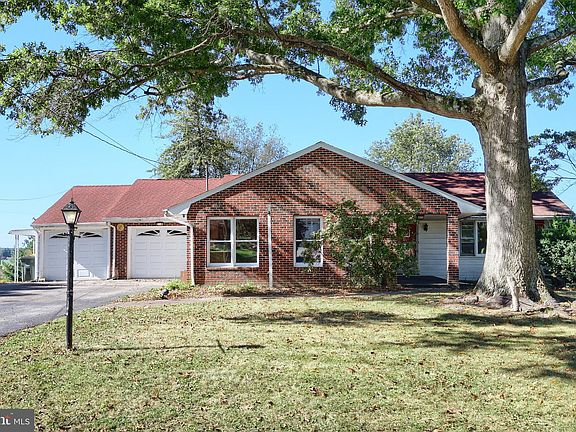 3rd image of 2960 Starfire Dr