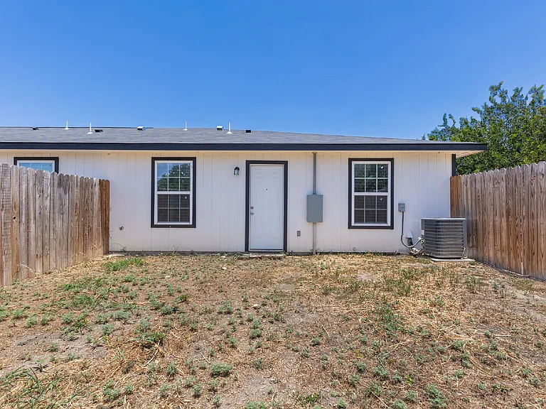 1006 County Road 4516 — Photo 26