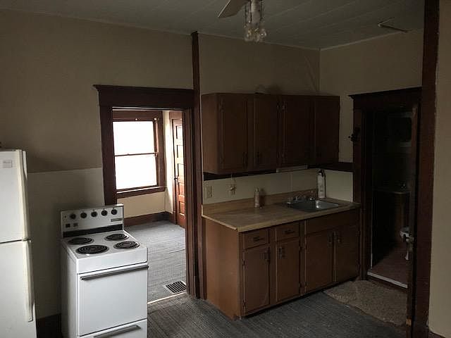 2nd image of 209 S 9th St APT 5