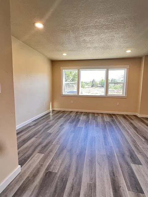 3 bed, 1240 sqft, $1,500 — Photo 2