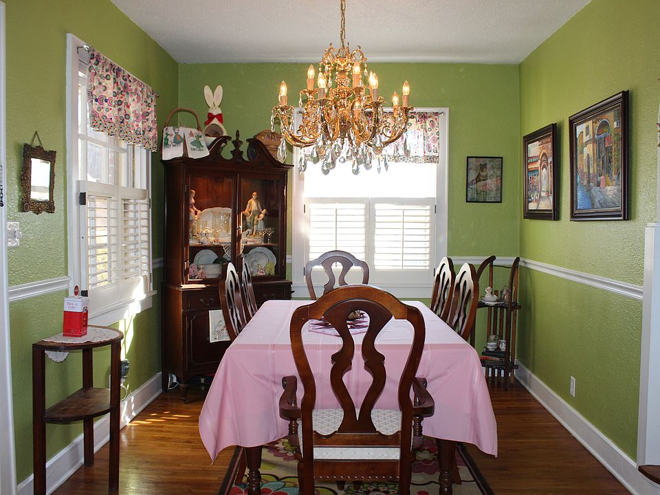 Formal dining room
