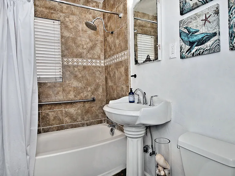 1919 W Earll Dr #2 — Photo 17