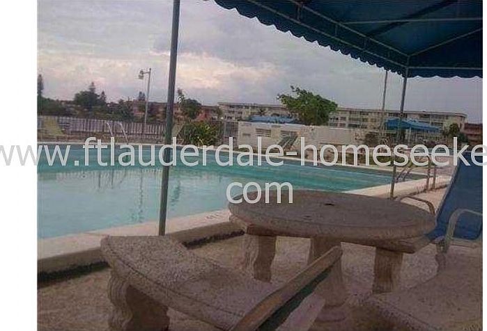 2nd image of 1301 Miami Gardens Dr #302W
