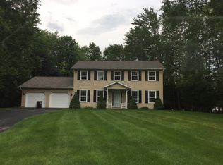 8 Viburnum Pl, New Hartford, NY 13413