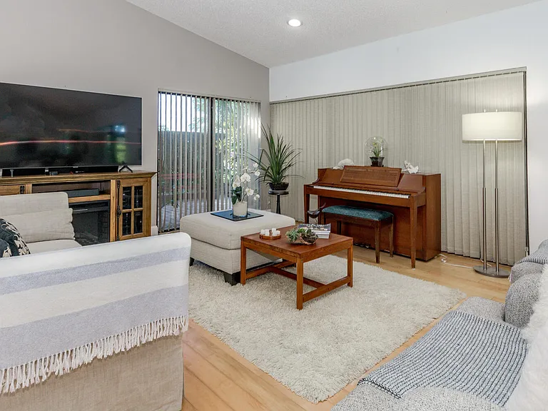 5570 Piping Rock Dr — Photo 2