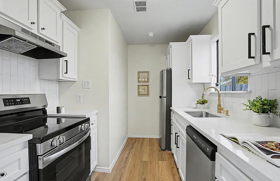 1st image of 2420 54th St #A